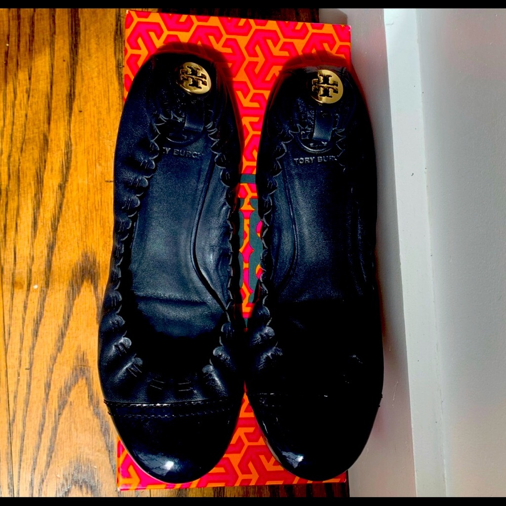 Tory Burch Navy patent and leather flats 8.5